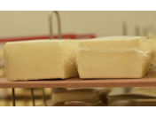 Čerstvý a chutný Moravský sýr plný vitamínů - poctivá výroba z kvalitního mléka od vlastních krav