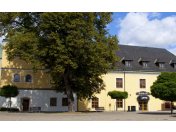Zámecký hotel s restaurací a retro vinárnou Velká Bystřice - nejznámější zámek na Moravě