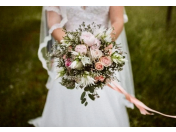 Kompletní svatební servis – kytice, výzdoba, svatební brány, květiny pro rodiče, družičky a mnoho dalšího