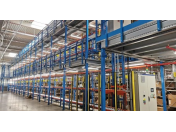 Unikátní dopravníkový systém využívající prostor mezaninu v distribučním centru