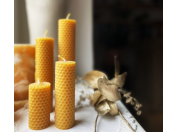 Stáčené a odlévané svíčky ze včelího vosku – medová vůně a příjemná domácí atmosféra