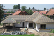 Kompletní střešní systémy na míru – výstavba plochých a šikmých střech na klíč