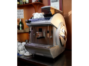 Nápojové automaty a kávovary pro firmy i restaurace pro rychlou přípravu kávy