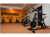 Sportovní centrum - squash, badminton, spinning i fitness a masáže pro relaxaci těla
