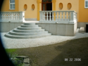 Výroba kamenného schodiště jako elegantní součásti stavby na míru