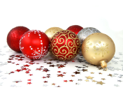 Vánoční baňky, umělé stromky a krásné dekorace - vše pro kouzelné Vánoce