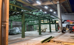 Industrielle Installation und Montage einer Sortierlinie für Bretter und Träger, die Tschechische Republik