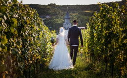 Svatby s ubytováním pro svatebčany, cateringem, zajištěním hudby Jižní Morava