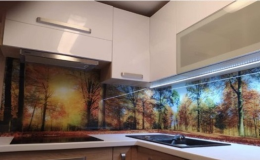 Moderní skleněné obklady  do kuchyně s motivem dle vlastního výběru