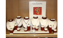 Kolekce šperků Guy Laroche s drahými kameny  - Zlín