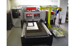 Laserové řezání materiálu na CNC stroji Abner