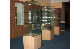 Výroba, skleněných, otočných vitrín Kolín
