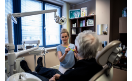 Parodontologie Praha – úspěšná léčba moderní metodou