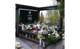 Výrobu pomníků, náhrobků, hrobů, hrobek, památníků zajišťuje firma HV-GRANIT s.r.o.