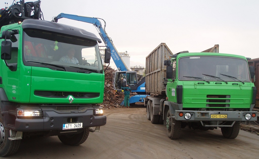 Odvoz materiálu nákladními vozy Havířov