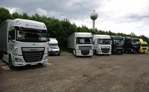 Zajišťujeme přepravu kamiony a dodávkami po celé České republice a Evropě