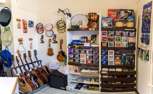 Prodejna klávesových, strunných, bicích, smyčcových nástrojů Kyjov