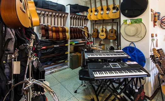 Prodejna perkuse, not, houslí, kytar Kyjov