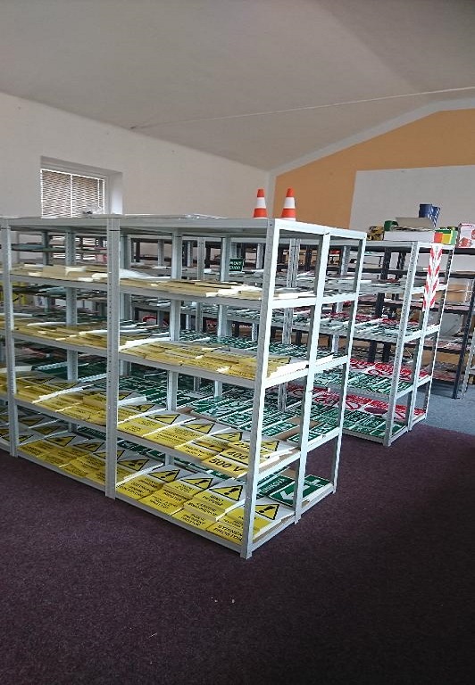 široký sortiment zboží a materiálů pro označení pracovišť a zajištění bezpečnosti práce a požární ochrany