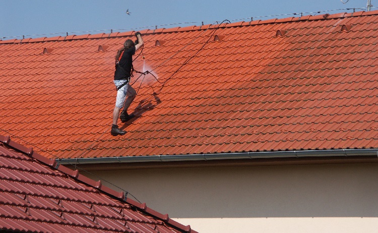 Provádíme čištění střech po celé ČR