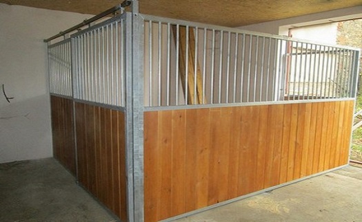 Výroba vnitřních a venkovních boxů pro koně