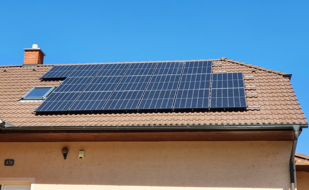 Fotovoltaika pro domácnosti i komerční objekty