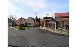 Obec Zlončice v blízkosti města Kralupy nad Vltavou
