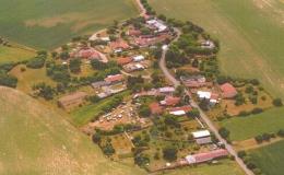 Letecký pohled na obec Křečhoř