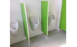 Rozdělení mužských toalet