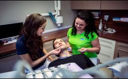 Ošetření a čištění zubních kanálků Praha - mikroskopická endodoncie