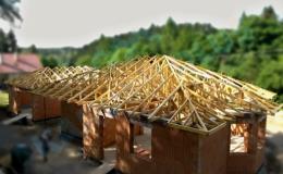 Montáž krovů a vazníků pro různé typy střech