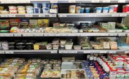 Čerstvé mléčné výrobky za výhodné ceny - jogurty, sýry, tvaroh, smetana Znojmo