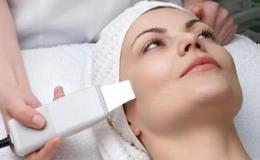 Ultrazvuková špachtle pro efektivní údržbu pokožky
