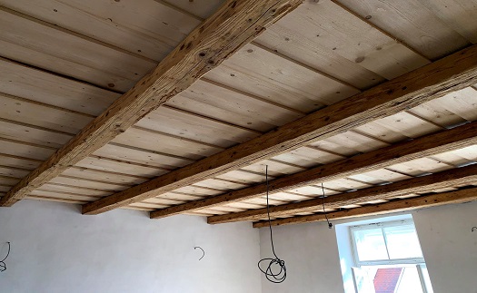 Pískování a tryskání dřeva, dřevěných stropů - mobilní tryskací jednotka