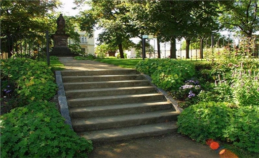 zahradní schodiště