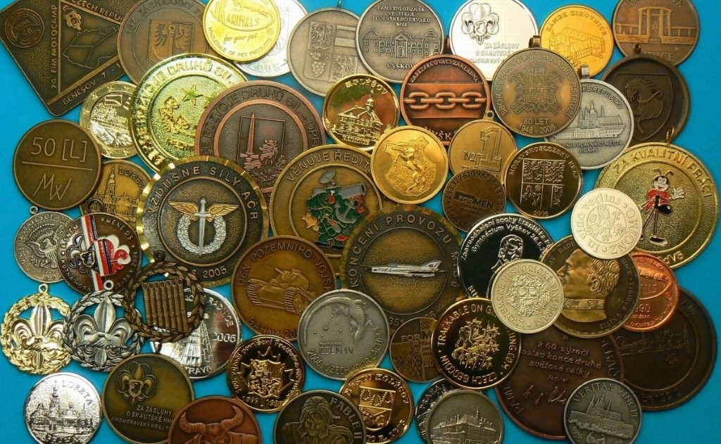 Zakázková výroba odznaků, medailí, kovové galanterie