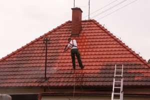 Účinná ochrana střech před znečištěním a vlhkostí