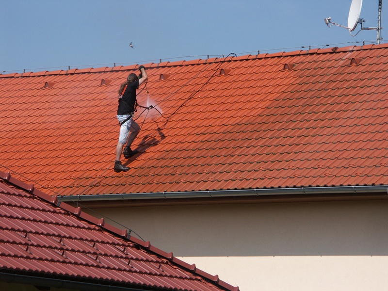 Čištění střech od plísní, mechu, smogu, mastnot - Zlínský kraj