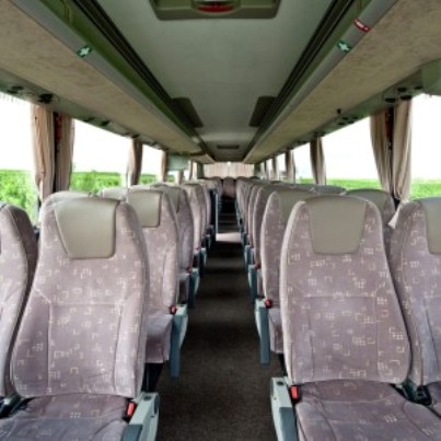 Pohodlné cestování klimatizovanými autobusy