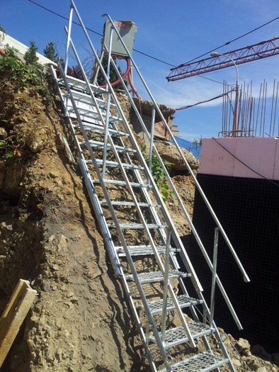 Mobilní schodiště SAFESTEP pro rychlý a pohodlný výstup a sestup na stavbách