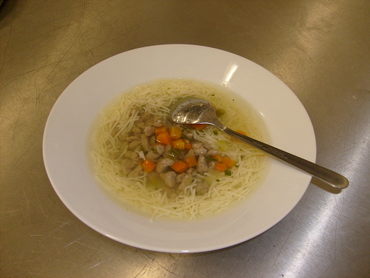 Teplý oběd každý den - polévka a výběr ze dvou jídel