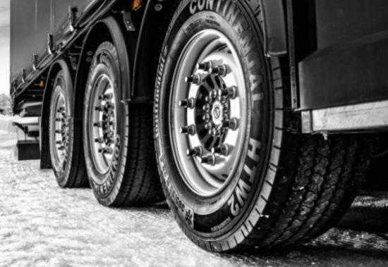 Kvalitní pneumatiky pro nákladní vozy, autobusy a další těžké vozy