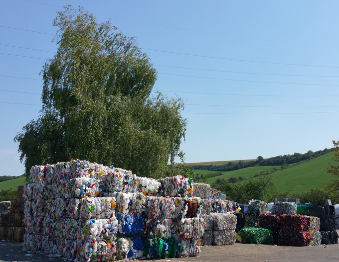 Svoz, výkup, třídění, skladování, recyklace a likvidace komunálního odpadu