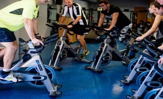 Moderní cvičení pro celé tělo ve sportovním Centru RIO
