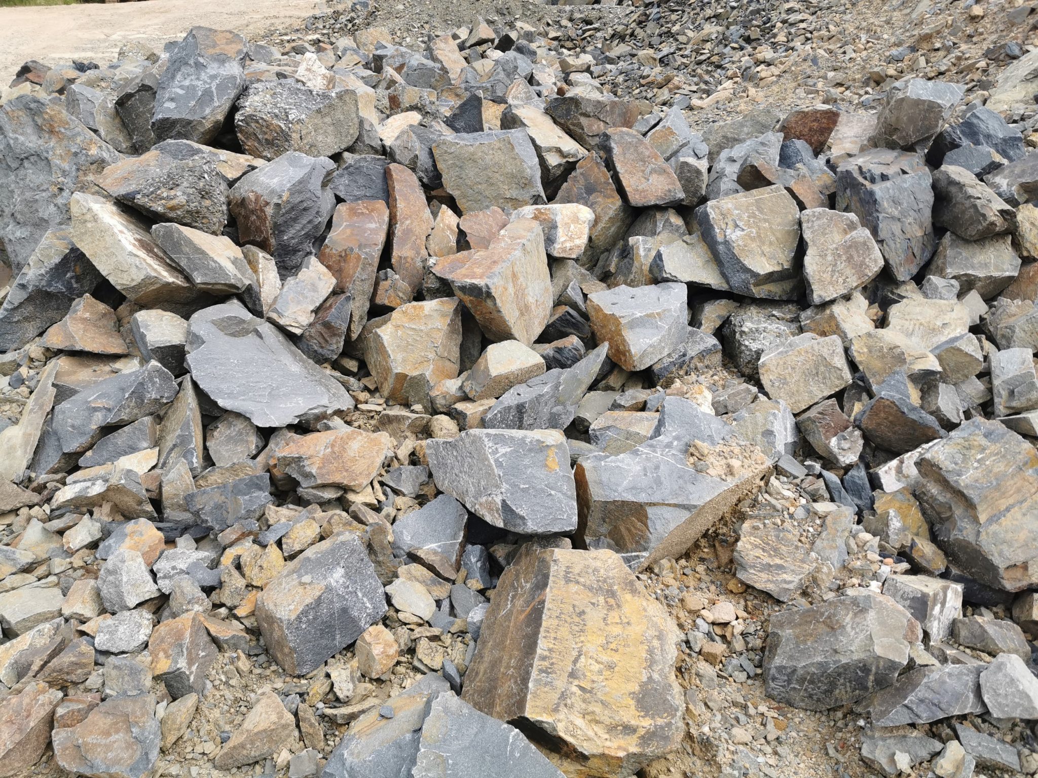 Prodej a dovoz lomového kamene na stavbu
