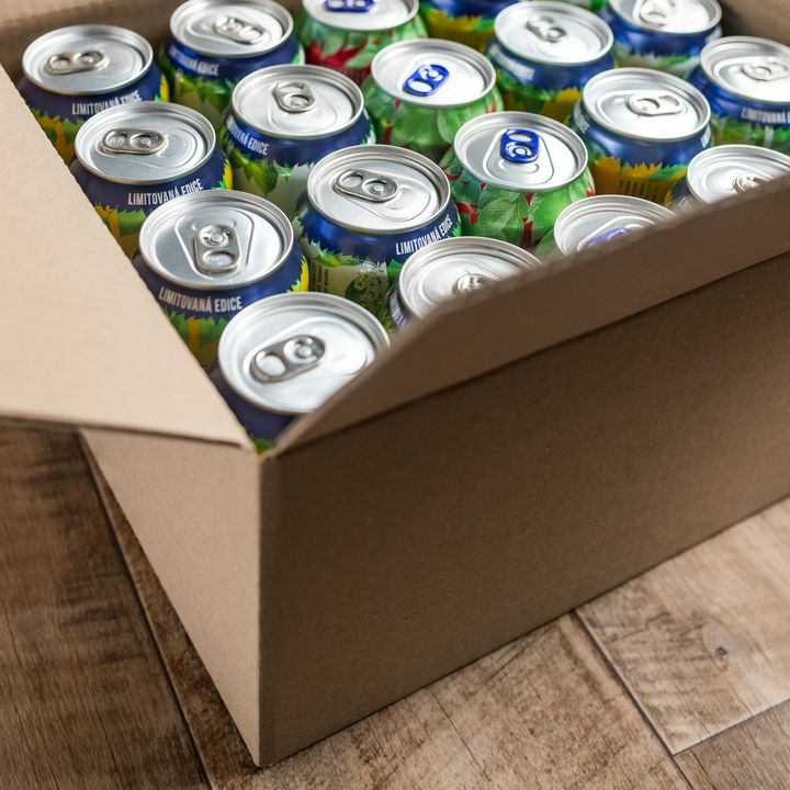 Odnosné kartonové obaly, krabice na plechovky s pivem