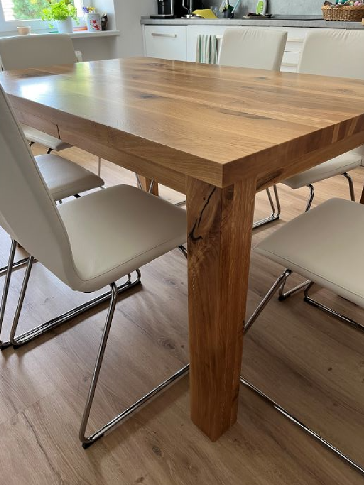 Designové jídelní stoly z masivního dřeva na zakázku