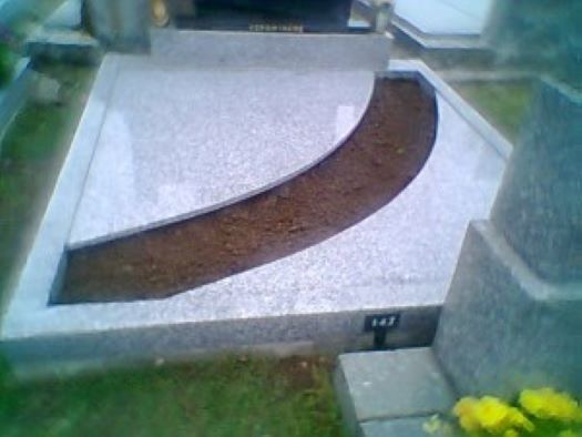 Hřbitovní krycí desky z přírodního kamene
