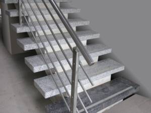 Zakázková výroba schodů, schodiště z přírodního kamene