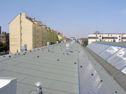 Izolace ploché střechy asfaltovými pásy Bauder